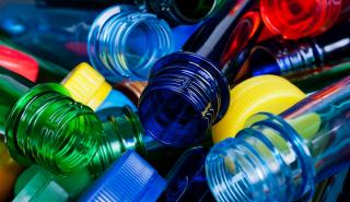 Τα πλαστικά παραμένουν η «πληγή» της πράσινης ανάπτυξης - Που ποντάρει η βιομηχανία