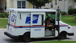 ΗΠΑ: Δεκαέξι Πολιτείες μηνύουν την Ταχυδρομική Υπηρεσία για την αγορά φορτηγών αξίας 11,3 δισ. δολαρίων