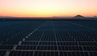 ΗΑΕ: Πρόσκληση σε ξένες εταιρείες για έργο ηλιακής ενέργειας, μεγέθους 1,5 GW