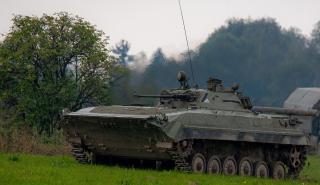 Θετική υπό προϋποθέσεις η Αθήνα για παραχώρηση τεθωρακισμένων BMP-1 στην Ουκρανία