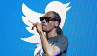Ο ράπερ Snoop Dogg θέλει τώρα να αγοράσει το Twitter;