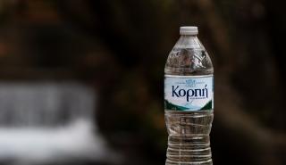Μια ελληνική ιστορία βιωσιμότητας που χωράει σε ένα μπουκάλι νερό