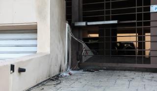 Επίθεση με γκαζάκια σε είσοδο πολυκατοικίας στο Π. Φάληρο