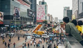 Κίνα: Δεκάδες άνθρωποι διαδήλωσαν στην Σεντζέν κατά νέου lockdown για τον κορονοϊό