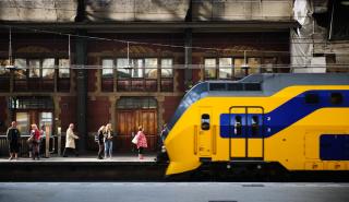 Ολλανδία: Προβλήματα στις εναέριες και τις σιδηροδρομικές μεταφορές από τους ισχυρούς ανέμους