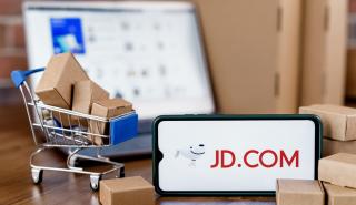 JD: Η μικρότερη ανάπτυξη εσόδων τριμήνου στα χρονικά για τον κινεζικό κολοσσό του ηλεκτρονικού εμπορίου
