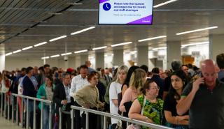 Παραιτήθηκε ο Διευθύνων Σύμβουλος του Schiphol εν μέσω χάους στο αεροδρόμιο