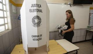 Οι Βραζιλιάνοι ψηφίζουν στις πιο πολωμένες εκλογές που έχουν διεξαχθεί στη χώρα εδώ και δεκαετίες