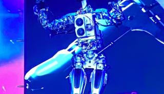 Ο Ίλον Μασκ παρουσίασε το ανθρωποειδές ρομπότ Optimus στη Μέρα Τεχνητής Νοημοσύνης της Tesla