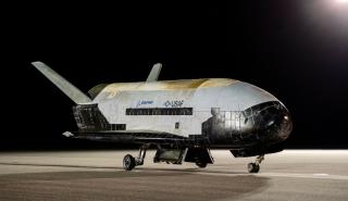 ΗΠΑ: Το διαστημόπλοιο X-37B της αμερικανικής πολεμικής αεροπορίας επέστρεψε στη Γη ύστερα από 908 ημέρες σε τροχιά