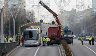 Βουκουρέστι: Βίντεο από το δυστύχημα - Η στιγμή που το λεωφορείο χτυπάει στην αψίδα