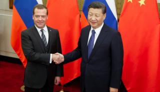 Για τη σύγκρουση στην Ουκρανία συζήτησαν ο Ρώσος πρώην πρόεδρος Μεντβέντεφ με τον Κινέζο πρόεδρο Σι