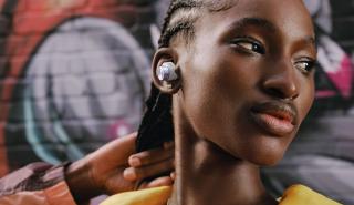 Η Bowers & Wilkins μόλις παρουσίασε δύο νέα ασύρματα ακουστικά που «σκοτώνουν»