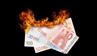 Οι καταθέσεις «καίγονται», η ΕΚΤ... ανησυχεί, αλλά τι γίνεται με τις ασφαλιστικές;