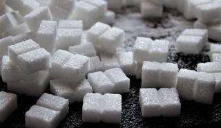 Στη «μαύρη λίστα» του ΠΟΥ τα γλυκαντικά: Οι κίνδυνοι από στέβια, ζαχαρίνη, ασπαρτάμη