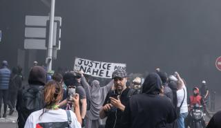 Γαλλία: Ο Μακρόν συναντάται με δημάρχους για τις διαδηλώσεις - Συνεχίζονται οι συλλήψεις και οι καταστροφές