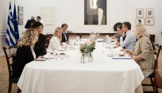 Δείπνο Μητσοτάκη - Μελόνι: Διμερείς σχέσεις, ενεργειακή συνεργασία και μεταναστευτικό στο επίκεντρο