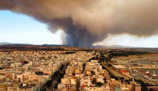 Πύρινος εφιάλτης στην Αλεξανδρούπολη: Κάηκαν σπίτια και αυτοκίνητα - Μάχη με ανέμους 9 μποφόρ