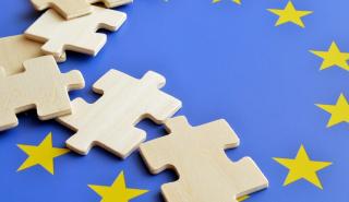 «Προστατευθείτε από τη χειραγώγηση»: Οι 4 συμβουλές της Κομισιόν για τις Ευρωεκλογές