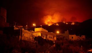 Μαίνεται η πυρκαγιά στην Τενερίφη: 26.000 άνθρωποι απομακρύνθηκαν από τα σπίτια τους