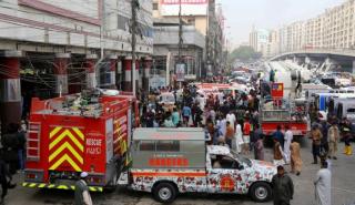 Πακιστάν: Τουλάχιστον 11 νεκροί από πυρκαγιά σε εμπορικό κέντρο