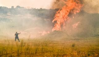 Πολύ υψηλός κίνδυνος πυρκαγιάς αύριο σε 5 περιφέρειες