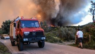 Δύσκολη νύχτα στην Κω: Συνεχίζεται η μάχη με τις φλόγες - Εκκενώνεται το χωριό Καρδάμαινα