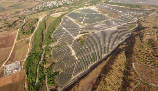 Όμιλος AVAX: Υπογραφή σύμβασης 42,9 εκατ. ευρώ με τη ΔΕΗ Ανανεώσιμες για φωτοβολταϊκό σταθμό στη Μεγαλόπολη