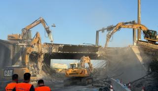 Κατεδαφίζεται η γέφυρα στην Αθηνών – Κορίνθου που υπέστη ζημιές απ' την έκρηξη βυτιοφόρου
