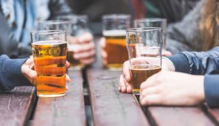 Βρετανία: «Πρωταθλήτρια» στις πωλήσεις του Euro, η μπύρα χωρίς ή με λίγο αλκοόλ