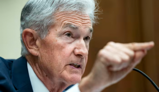 Πάουελ: Η Fed δεν θα περιμένει μέχρι ο πληθωρισμός να φτάσει στο 2% για να μειώσει τα επιτόκια