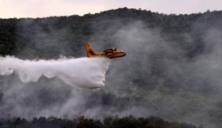 Με 8 εναέρια μέσα συνεχίζεται από το πρωί η μάχη με τη φωτιά στο Παγγαίο Όρος