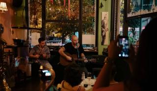 Medez Cafe: Η παρέα του live επανέρχεται με ροκ και έντεχνο – Και για συνοδεία ιταλική πίτσα και cocktails