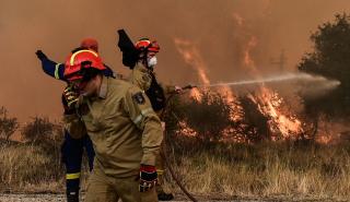 Πυρκαγιά στο Ξυλόκαστρο: Συνεχίζεται η κατάσβεση - Ενισχύθηκαν οι εναέριες δυνάμεις