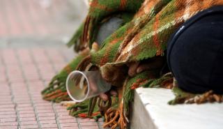 Θερμαινόμενοι χώροι και Rapid Test για τους άστεγους από τον Δήμο Αθηναίων