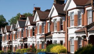 Βρετανία: «Πατώνουν» οι πωλήσεις κατοικιών - Πρόβλημα τα υψηλά επιτόκια