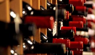 Κίνδυνος παραπομπής στο Ευρωπαϊκό Δικαστήριο για το σαμιώτικο κρασί