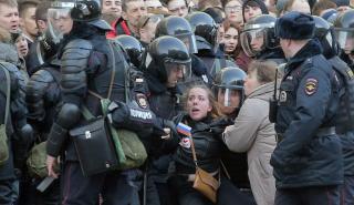 Ρωσία: Περισσότερες από 1.800 συλλήψεις στις αντιπολεμικές διαδηλώσεις