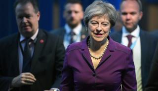 Brexit: Ποιος κατηγορεί την Μέι ότι «αγόρασε» ψήφους