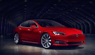 «Πάτησε γκάζι» η Tesla - Υψηλότερα των εκτιμήσεων έσοδα και κέρδη για το β' τρίμηνο