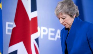 Βρετανός υπουργός: Η Τερέζα Μέι δεν χρειάζεται να ορίσει χρονοδιάγραμμα για την αποχώρησή της