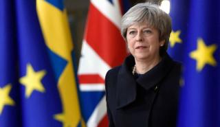 Brexit: Αντιμέτωπη με την «κατάρρευση» της κυβέρνησης της η Τερέζα Μέι