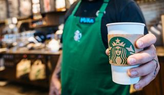 Τα Starbucks «εξορίζουν» την πορνογραφία από τα καταστήματα