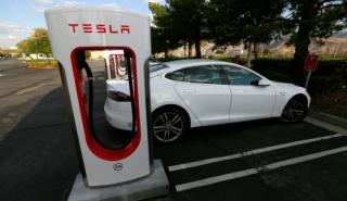 Tesla: «Ράλι» 10% για τη μετοχή - Στα 116 δισ. δολάρια η κεφαλαιοποίηση