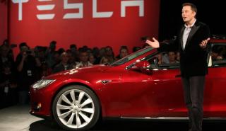 Tesla: Βάζει «λουκέτο» στα καταστήματα, στρέφεται στις online πωλήσεις!