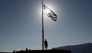 Bloomberg: Θέλει χρόνο η αναβάθμιση της Ελλάδας στην επενδυτική βαθμίδα