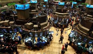 Wall Street: Νίκησαν η μεταβλητότητα και η σύγχυση ελέω... Πάουελ