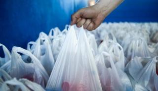 Με «εκπτώσεις» ο κανονισμός για τις πλαστικές συσκευασίες – Που «κόλλησε» η Κομισιόν