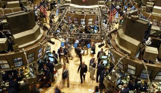Wall Street: Σε «βαθύ κόκκινο» από τις δυσοίωνες προβλέψεις της FedEx