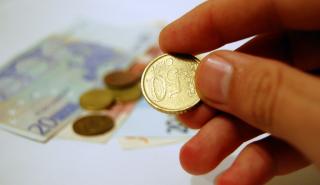 Σε υψηλά δύο ετών «σκαρφαλώνει» το ευρώ